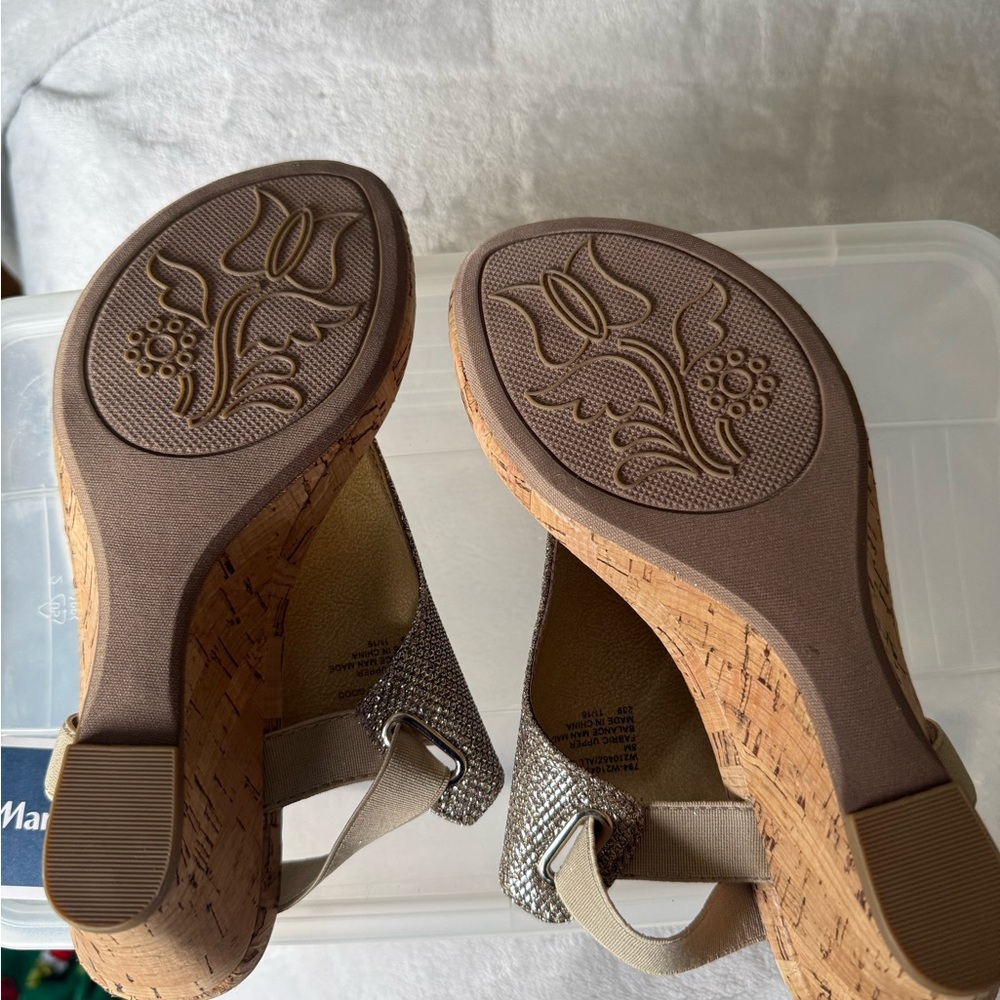 Sparkling Gold/Silver Women's Thong Sandals - Picture 4 of 4